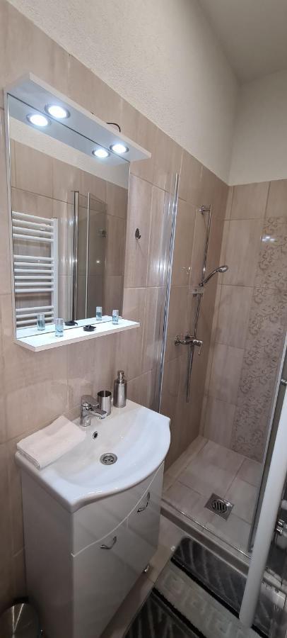Rozsa Apartmanhaz แซแก็ด ภายนอก รูปภาพ