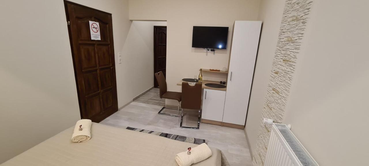 Rozsa Apartmanhaz แซแก็ด ภายนอก รูปภาพ