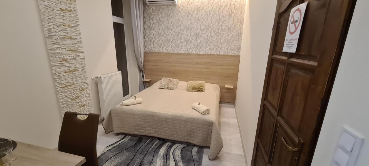 Rozsa Apartmanhaz แซแก็ด ภายนอก รูปภาพ