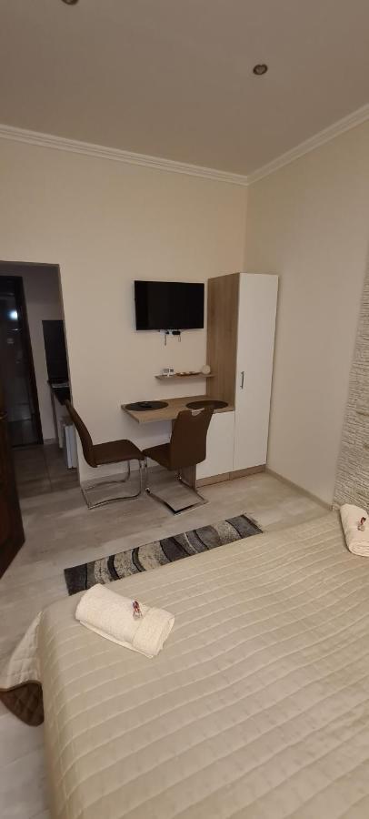 Rozsa Apartmanhaz แซแก็ด ภายนอก รูปภาพ