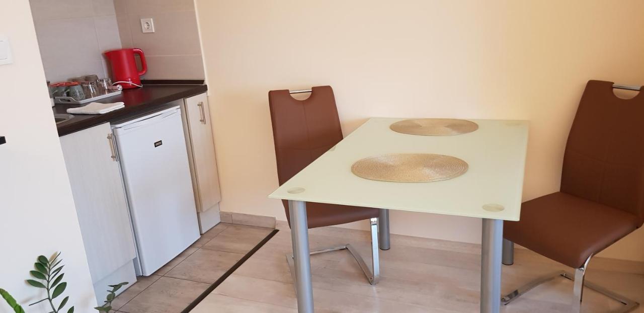 Rozsa Apartmanhaz แซแก็ด ภายนอก รูปภาพ