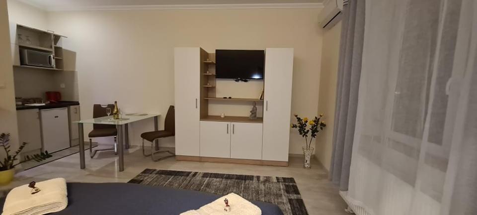 Rozsa Apartmanhaz แซแก็ด ภายนอก รูปภาพ