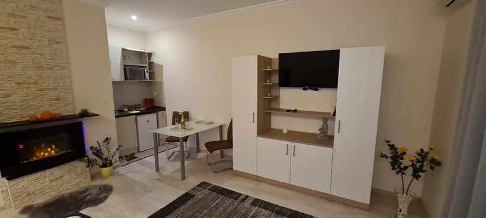 Rozsa Apartmanhaz แซแก็ด ภายนอก รูปภาพ