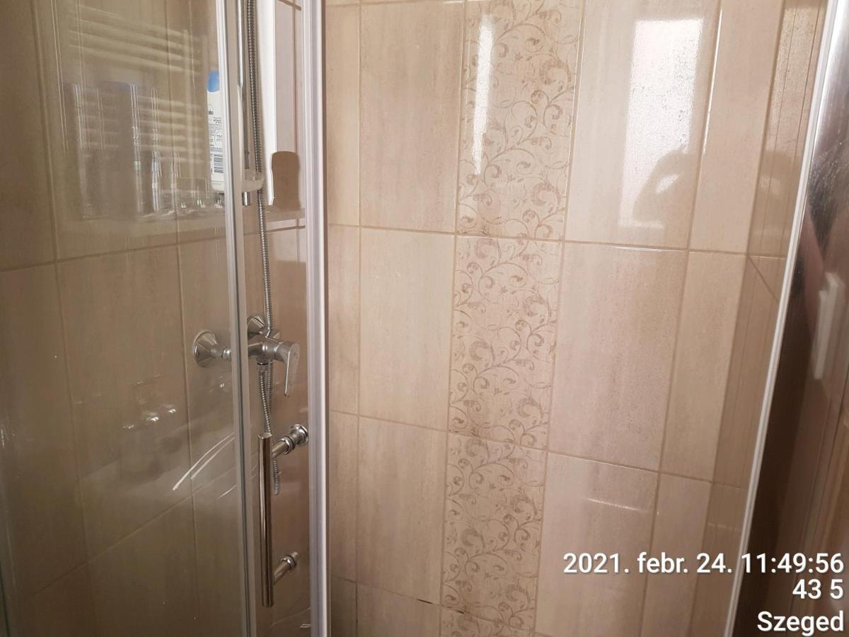 Rozsa Apartmanhaz แซแก็ด ภายนอก รูปภาพ